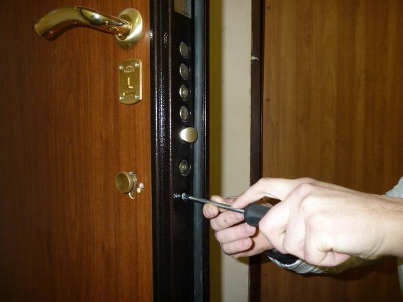 Situație revoltătoare în București! O femeie și-a găsit apartamentul ocupat de o familie necunoscută