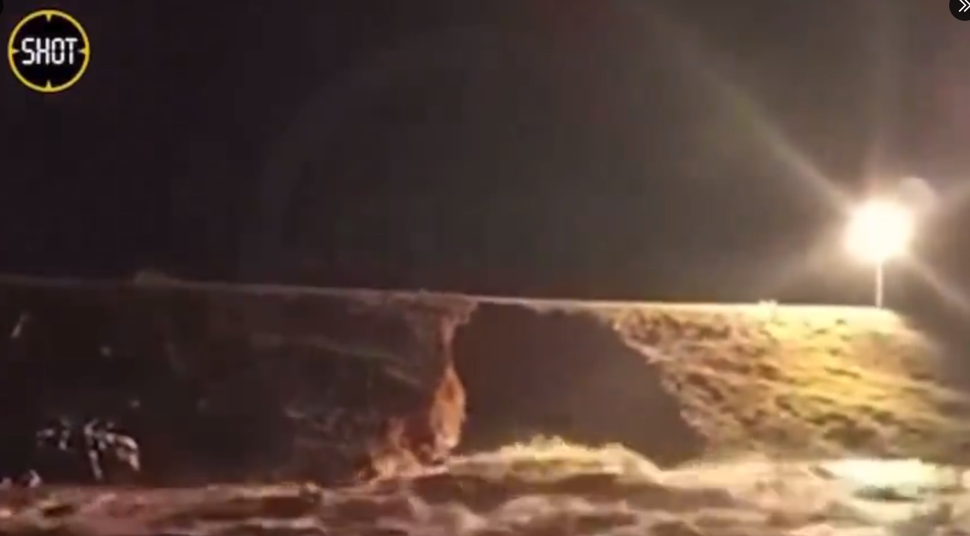4.000 de case în pericol, zeci de mii de oameni evacuaţi VIDEO