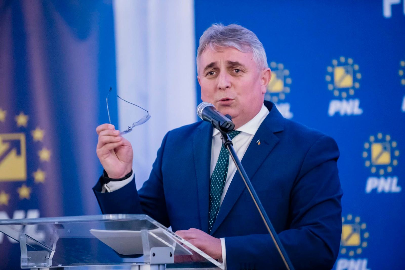 Lucian Bode îi învață pe liberali cum să facă campanie: ”Nu putem lăsa capitala pe mâna nepricepuților, a circarilor politici. Trebuie să le explicați oamenilor”