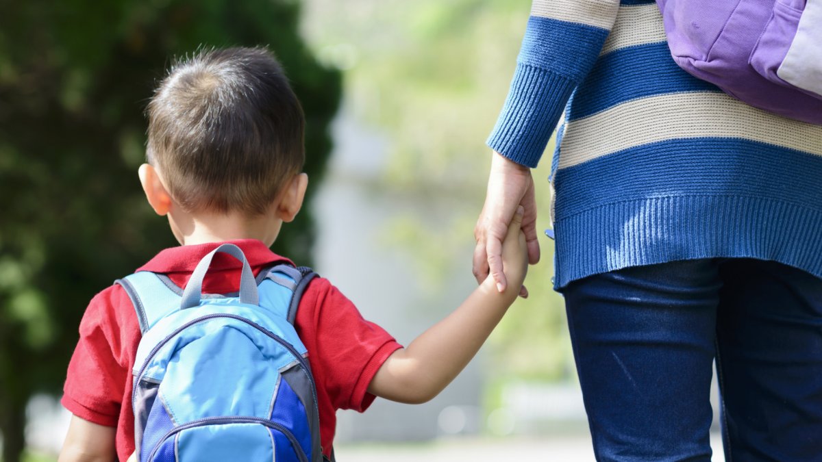 Legea radicală care schimbă regulile pentru părinții din România! Ce amendă pot să primească dacă fac această greșeală în educația copiilor