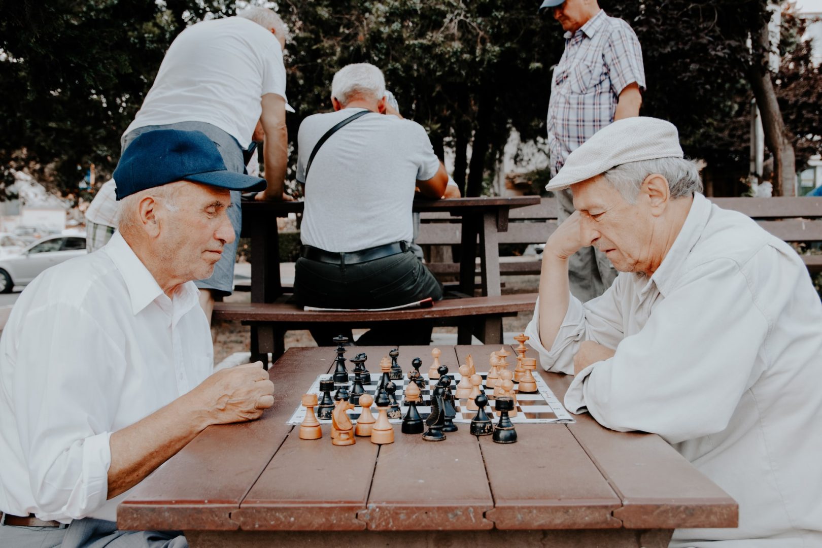 Pensii 2024. Culmea inechităţii, de ce 2 pensionari care au muncit 35 ani, pe același salariu, iau pensii cu 700 lei diferență