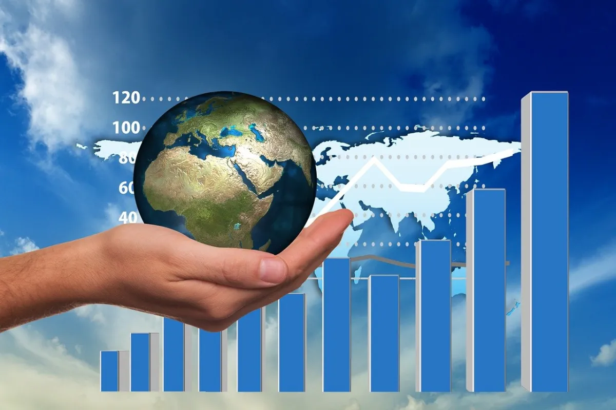 Unul dintre cei mai cunoscuţi economişti ai FMI: „Riscul de recesiune a economiei mondiale este minim”