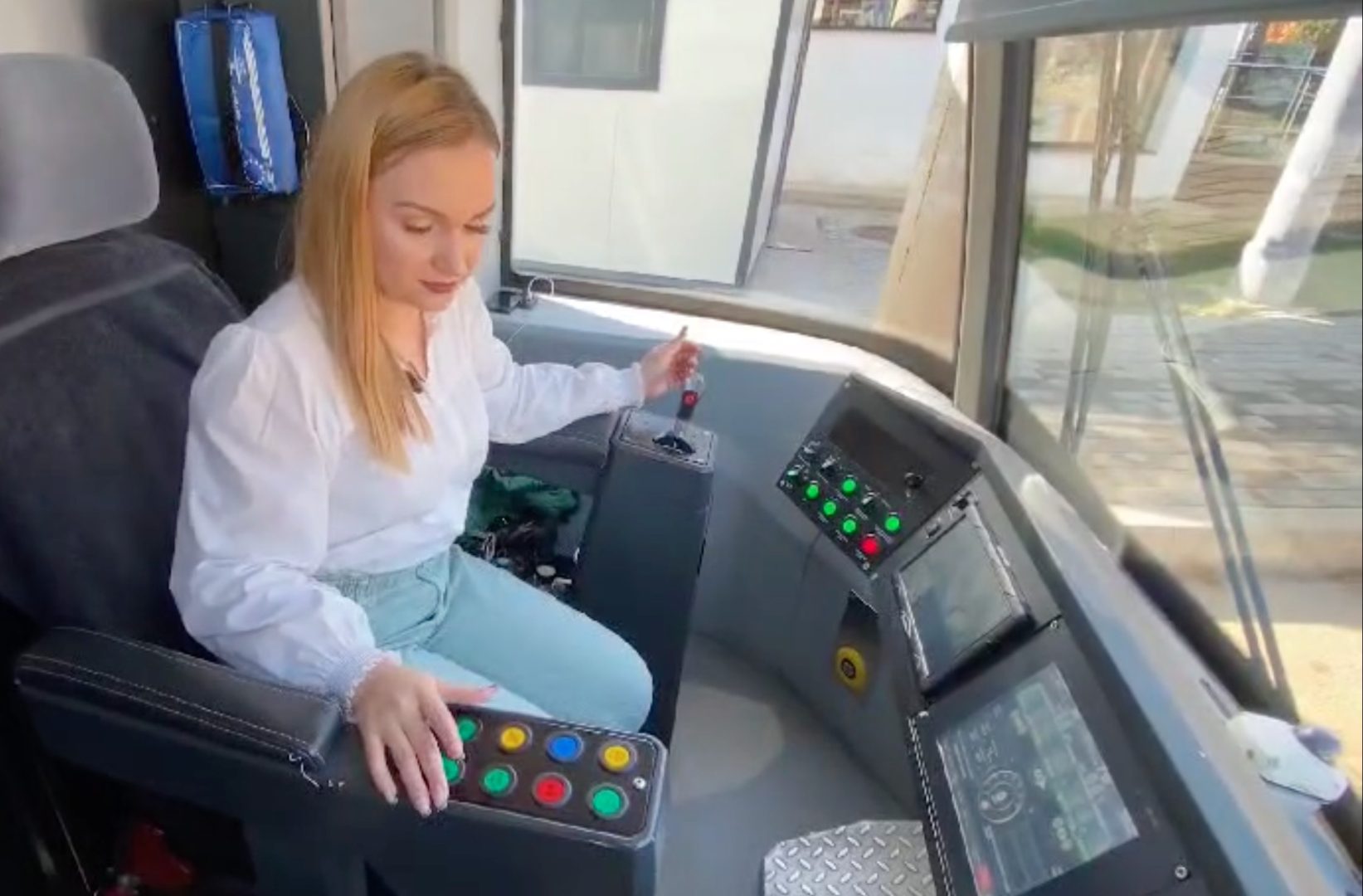 Povestea Teodorei, o tânără de 28 de ani, care și-a găsit vocația la cârma tramvaiului: „Nu am vrut să plec în străinătate”