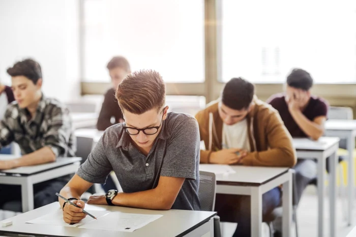 Nota la purtare, luată în considerare pentru admiterea la liceu ori facultate. Ministerul Educației analizează cererile sindicatelor din învățământ