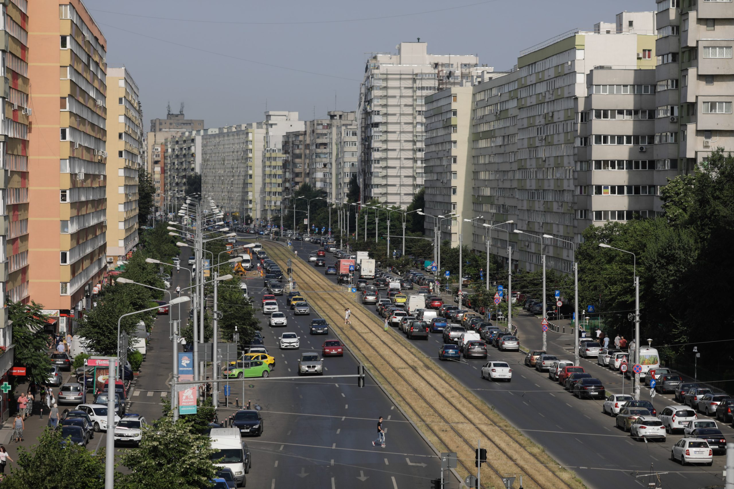 Ce pedepse riscă administratorii şi locatarii blocurilor în care se consumă droguri. Klaus Iohannis a promulgat modificarea legii
