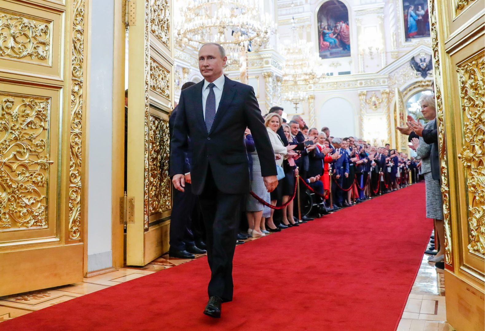 De ce Putin ține brațul drept aproape nemișcat. Ce nu vrea Kremlinul să recunoască: Mersul ciudat și agresivitatea președintelui rus, descifrate de un fost ministru britanic: „Uitați-vă la fața lui”