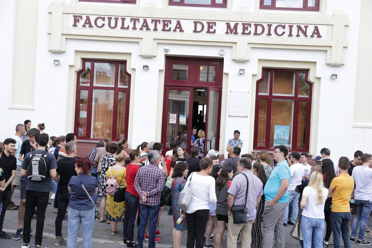 ADMITERE MEDICINĂ 2025. Concurenţă ca în vremea comunismului la UMF Carol Davila, sute de înscrişi la scurt timp de la deschiderea pplatformei online