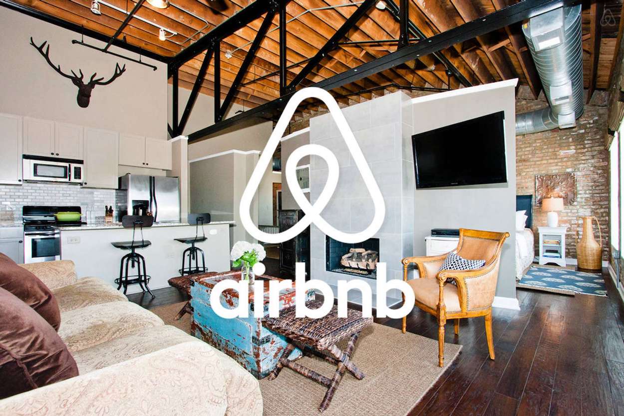 Reguli noi pentru românii care închiriază apartamente prin Airbnb sau Booking