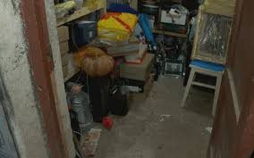 Proprietarii de apartamente trebuie să ştie ce nu au voie să depoziteze în boxele de la subsol. Amenzile sunt uriaşe