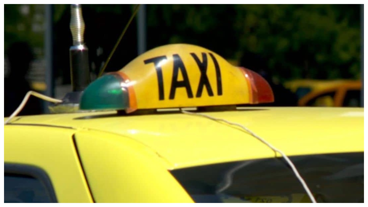 Taximetrist înjunghiat de trei adolescenți după o neînțelegere legată de plata cursei
