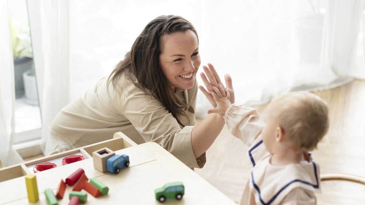 Cât te costă să ai bonă în România? Salariile au explodat în ultimul an