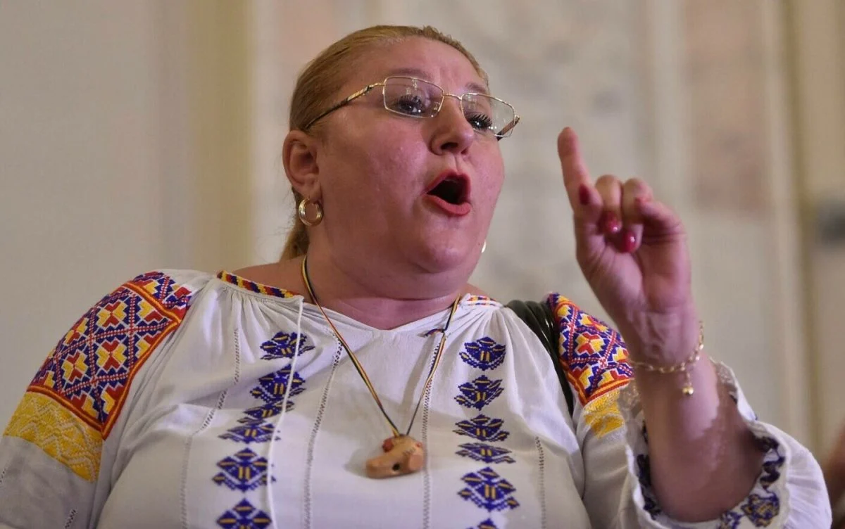Diana Şoşoacă rămâne fără S.O.S. Încă trei parlamentari au fost daţi afară, partidul suveranist rămâne fără grup la Senat