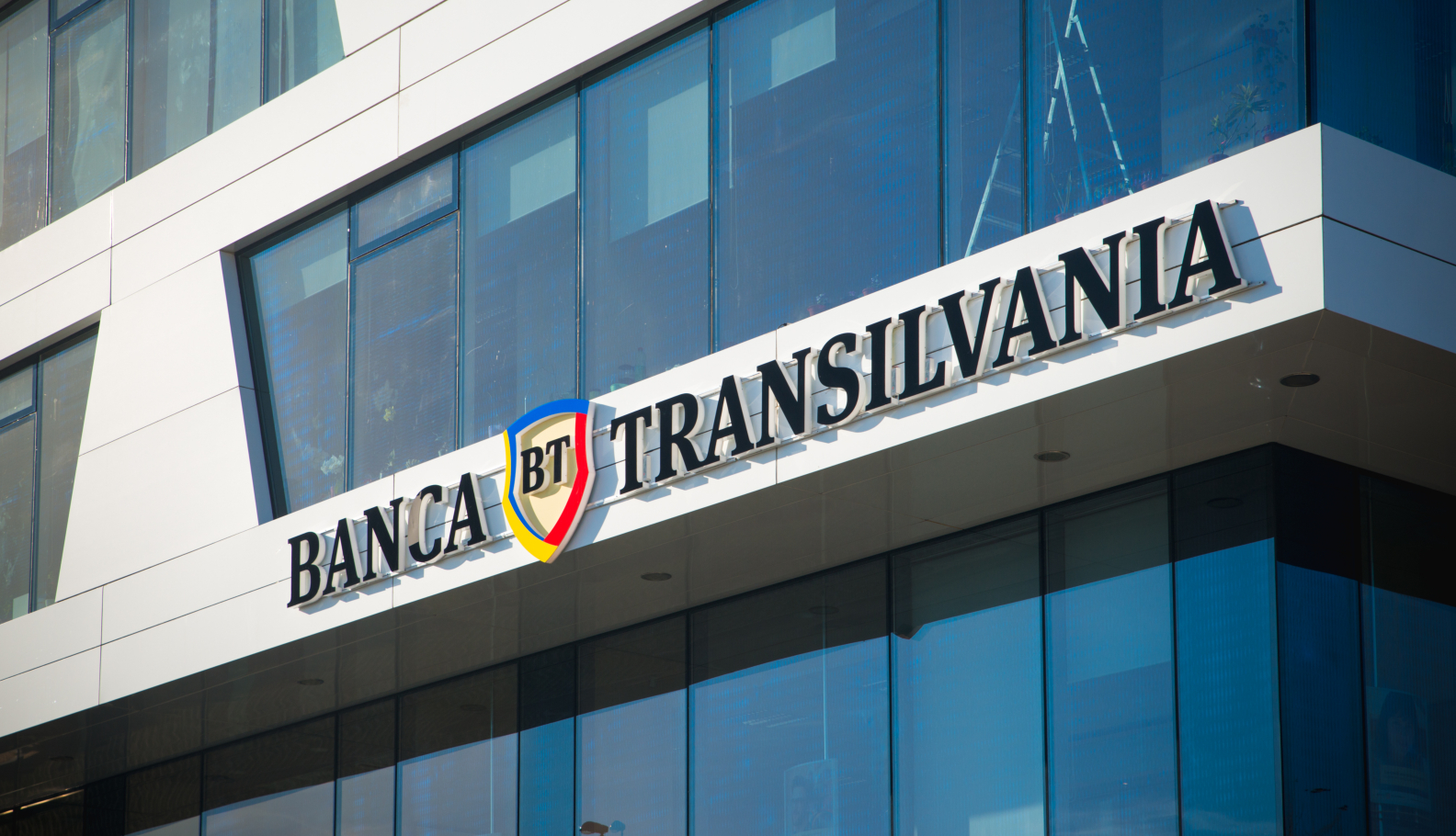 Amenda primită de Banca Transilvania după ce un angajat a accesat neautorizat conturile unui client