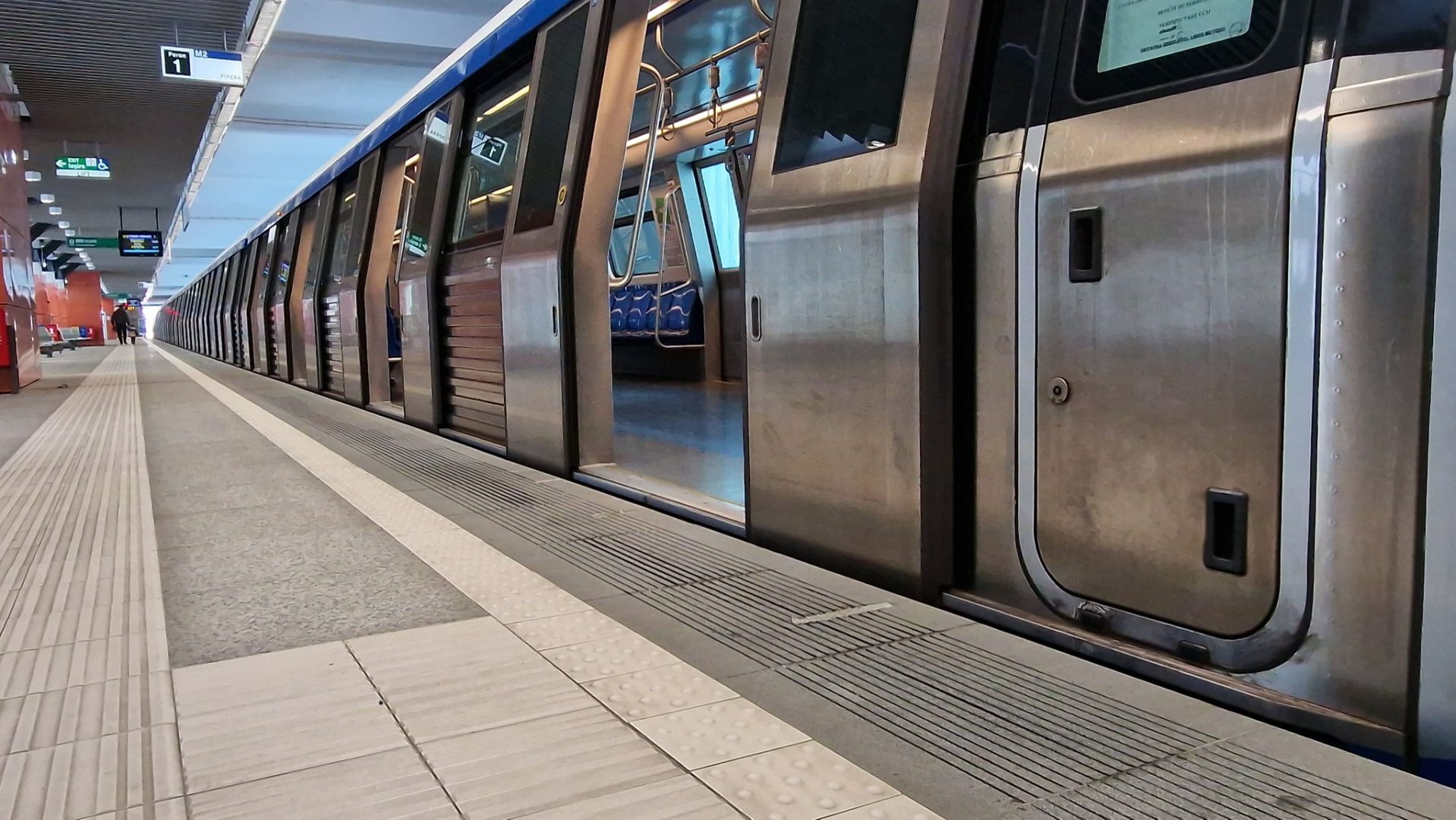 Un metrou a deraiat pe Magistrala 4 din București. Se va circula pe un singur fir pe perioadă nedeterminată