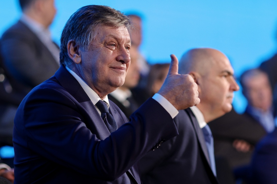 Crin Antonescu bagă şi el băţu’ şi distruge noul USL: „Coaliţia nu funcţionează. Dacă domnul Bolojan aşa, de suflet, este USR-ist, ceea ce eu susţin, nu a fost corupt, e de bunăvoie şi cu plăcere”