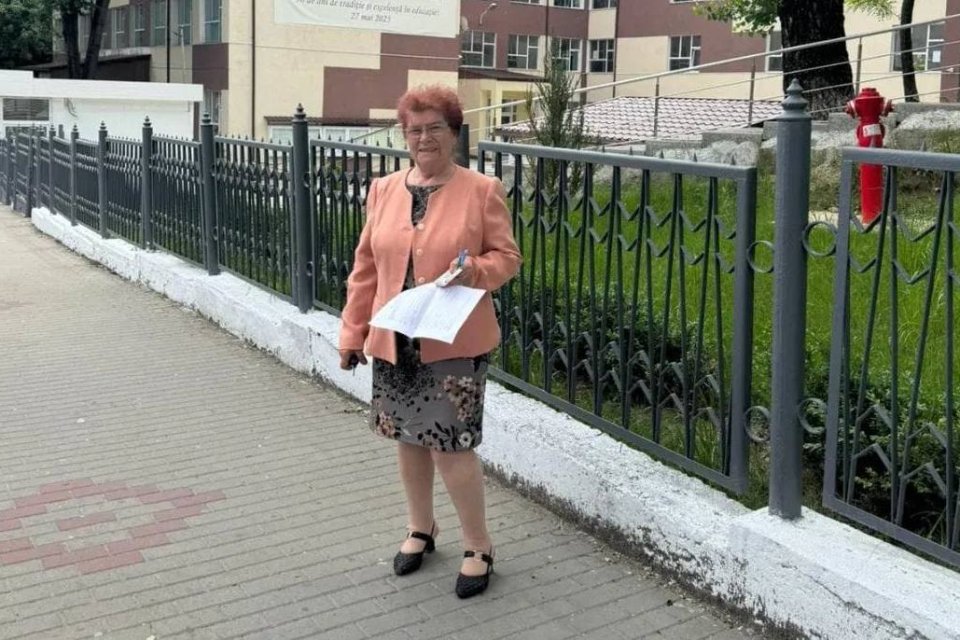 Bunicuța din Neamț care a promovat Bacul la 75 de ani. „Vreau să ramân o pată de culoare pentru această scoală”