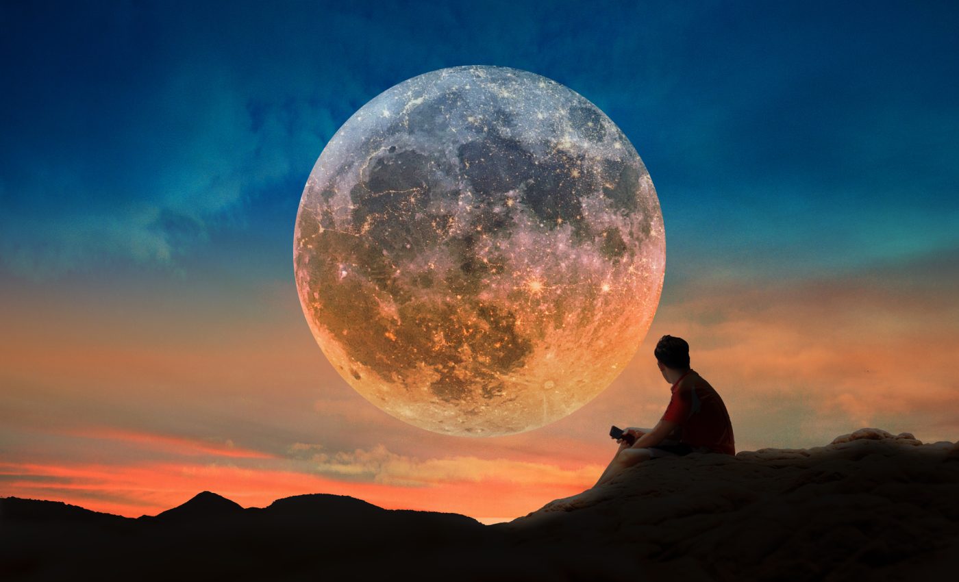 Lună Plină Căpșunie în Capricorn, reset cosmic major pentru zodii. Universul îți cere să alegi între scuze și rezultate