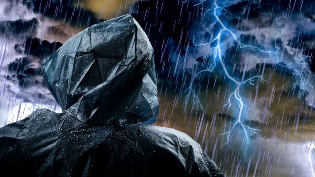 Rupere de nori şi vijelii cu putere de uragan în orele următoare, anunţă ANM. Curenul Jet aduce instabilitate accentuată