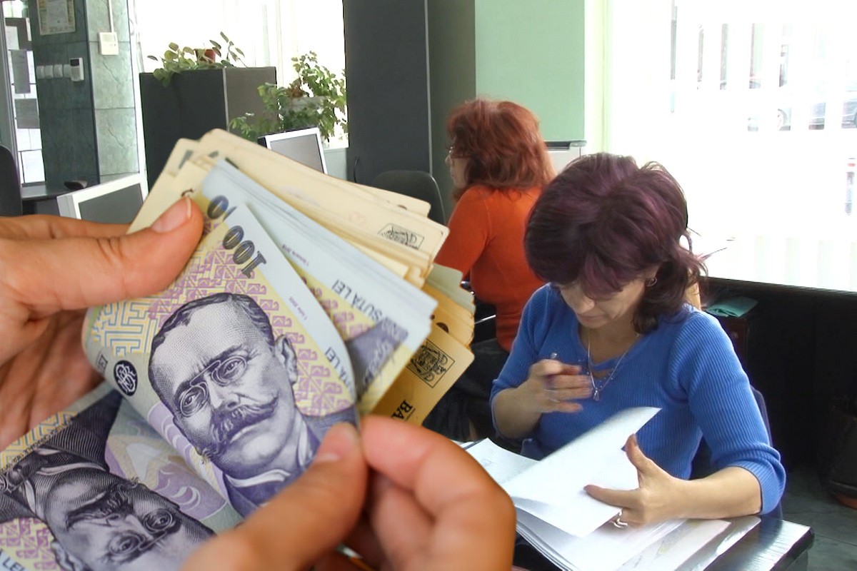 DOCUMENT. Veste proastă pentru bugetari, se anunţă şi înjumătăţirea salariilor. Ce sporuri se plafonează