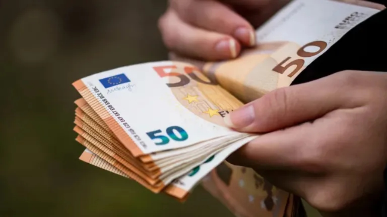 Salariu de 10.000 de euro pe lună și 250 de zile libere pe an. Locul de muncă plătit regește, la care mulți tineri visează. Ce trebuie să știi să faci