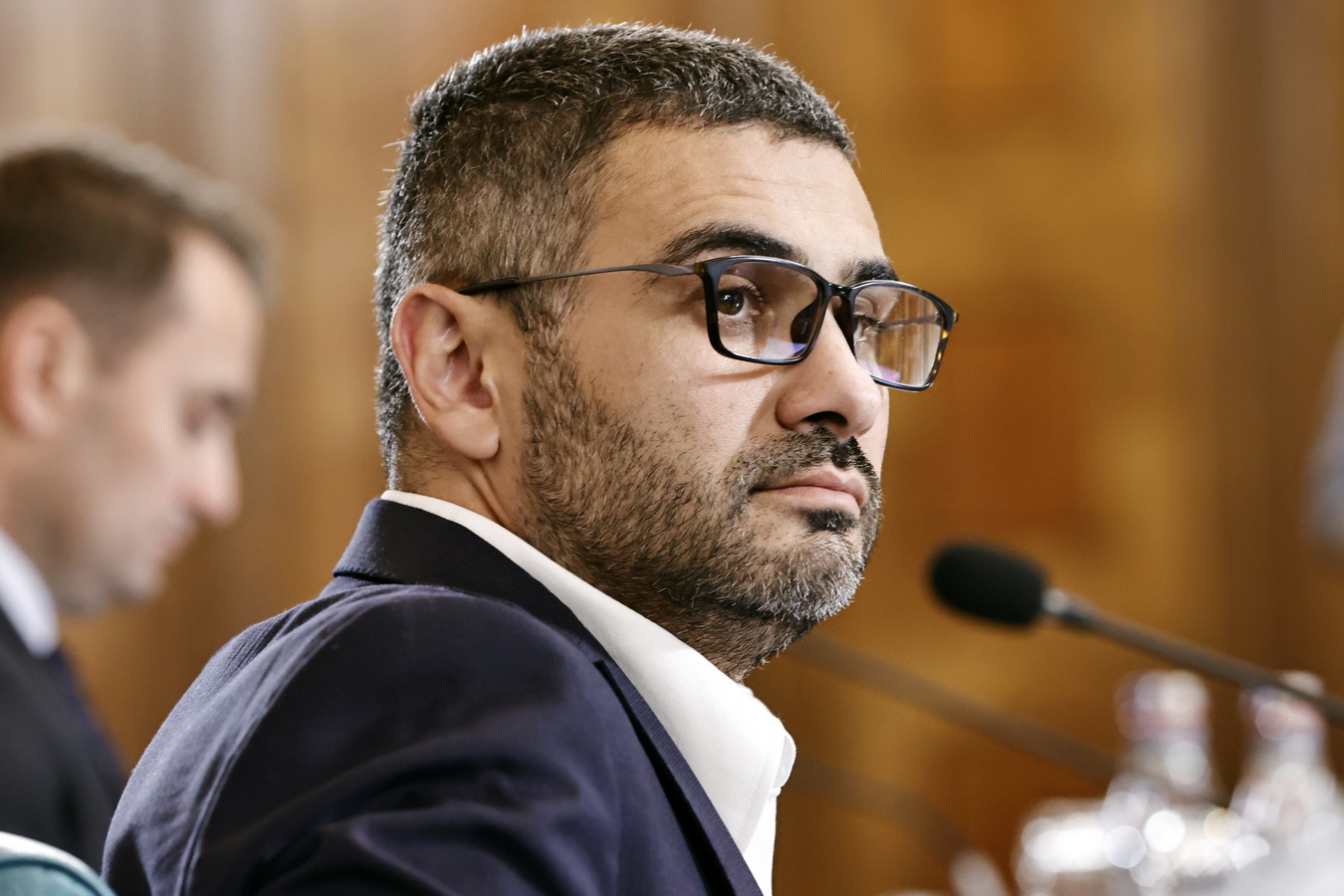 Minister za delo proti vladnim načrtom o restrukturiranju: "Imamo 140 prostih mest."