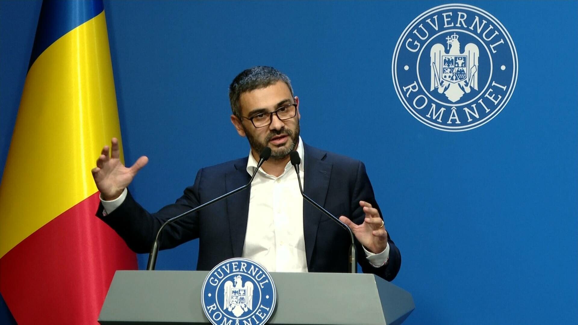 Lovitură dură pentru angajați. Ministrul Muncii: „Se taie voucherele de vacanță și la venituri mai mari de 6.000 de lei. Pensiile și salariile vor fi înghețate”
