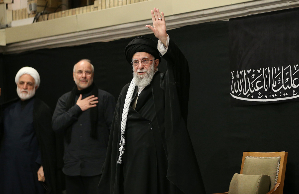 VIDEO Prima apariție publică a ayatollahului Iranului, Ali Khamenei, după atacurile Israelului. ”Sângele din venele noastre pentru liderul nostru”