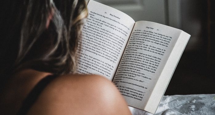 Verbul din limba română care îi încurcă pe români. Ce explicație apare în DEX și cum se folosește, de fapt