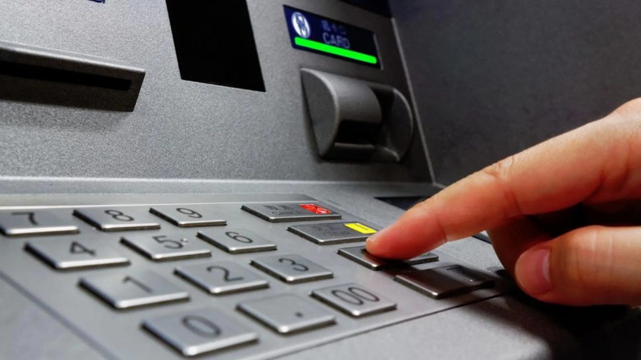 Statul a luat 3,5 miliarde de lei de pe cardurile românilor într-o singură lună prin Ghiseul.ro
