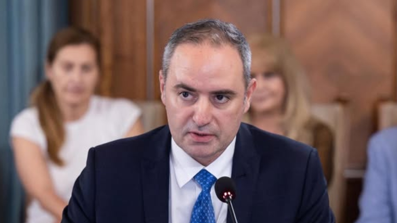 Financial Times: România riscă un nou colaps prin măsurile de austeritate „esențiale”. Fondurile europene sunt în pericol