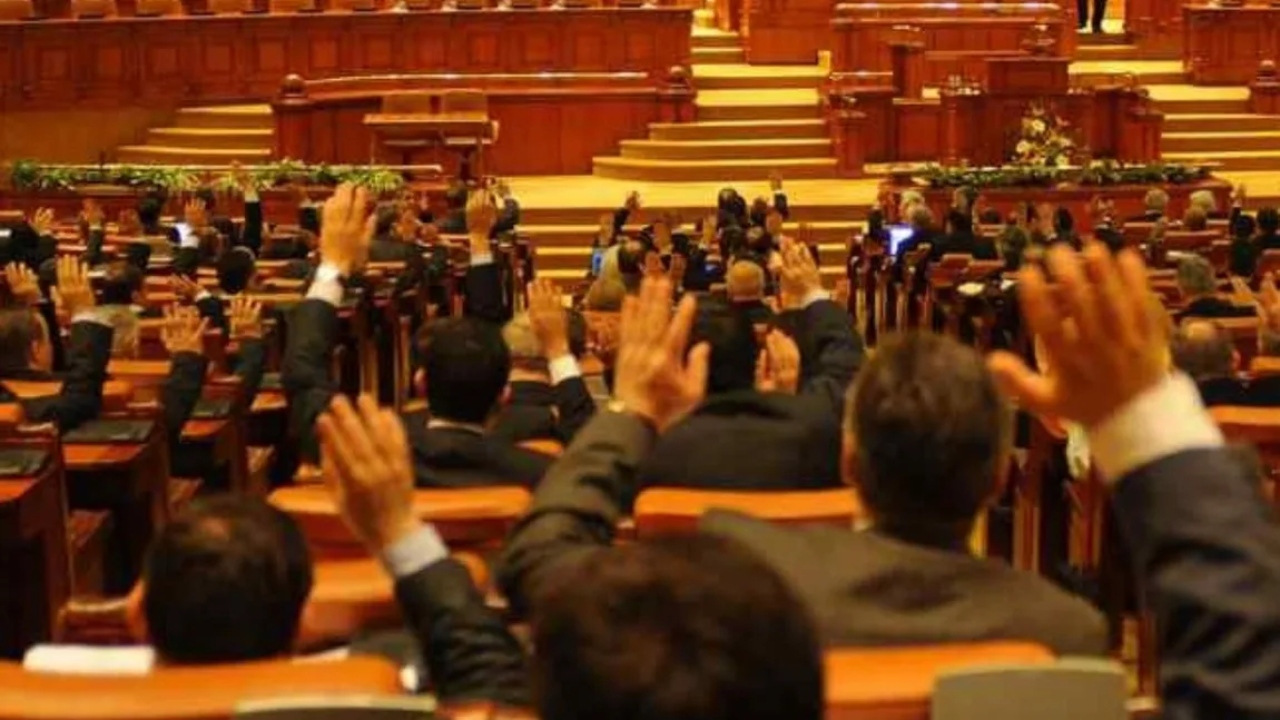 Deputaţii şi senatorii, obligaţi să publice pe o platformă dedicată întâlnirile avute cu terţe persoane pe iniţiativele legislative