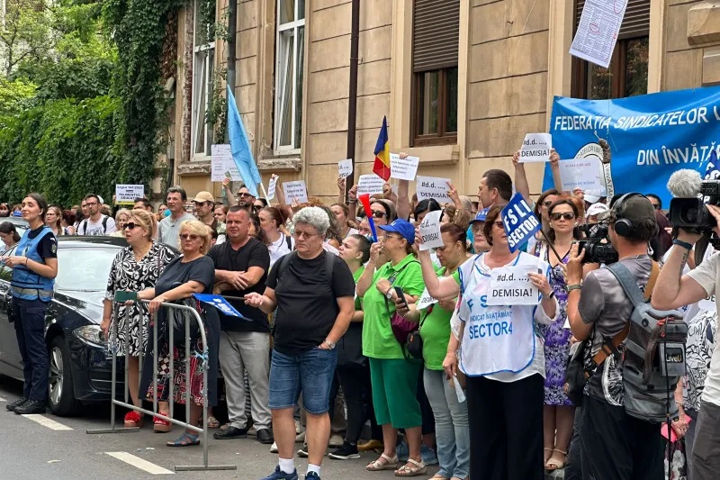 Profesorii au ieșit în stradă și amenință să blocheze Bacul de toamnă şi începutul de an școlar 2025 – 2026