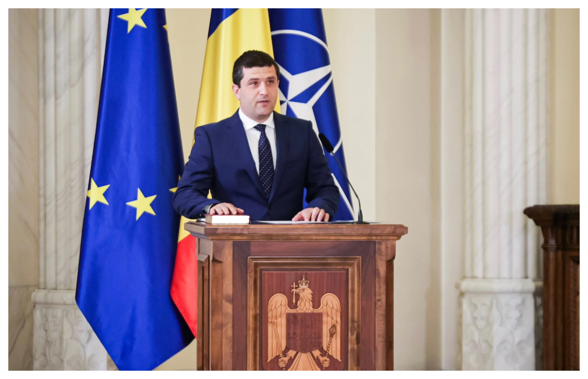 CUTIA NEAGRĂ, EXCLUSIV. Ministrul „anti-sinecuri” Radu Miruţă împarte sinecuri pentru USR-iştii de la Braşov – Afacerea IPROCHIM