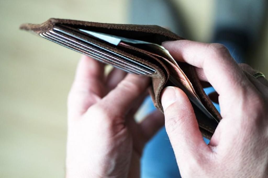 Când vor fi plătite salariile restante pentru angajații DGASPC. Banii vin din fondul de rezervă