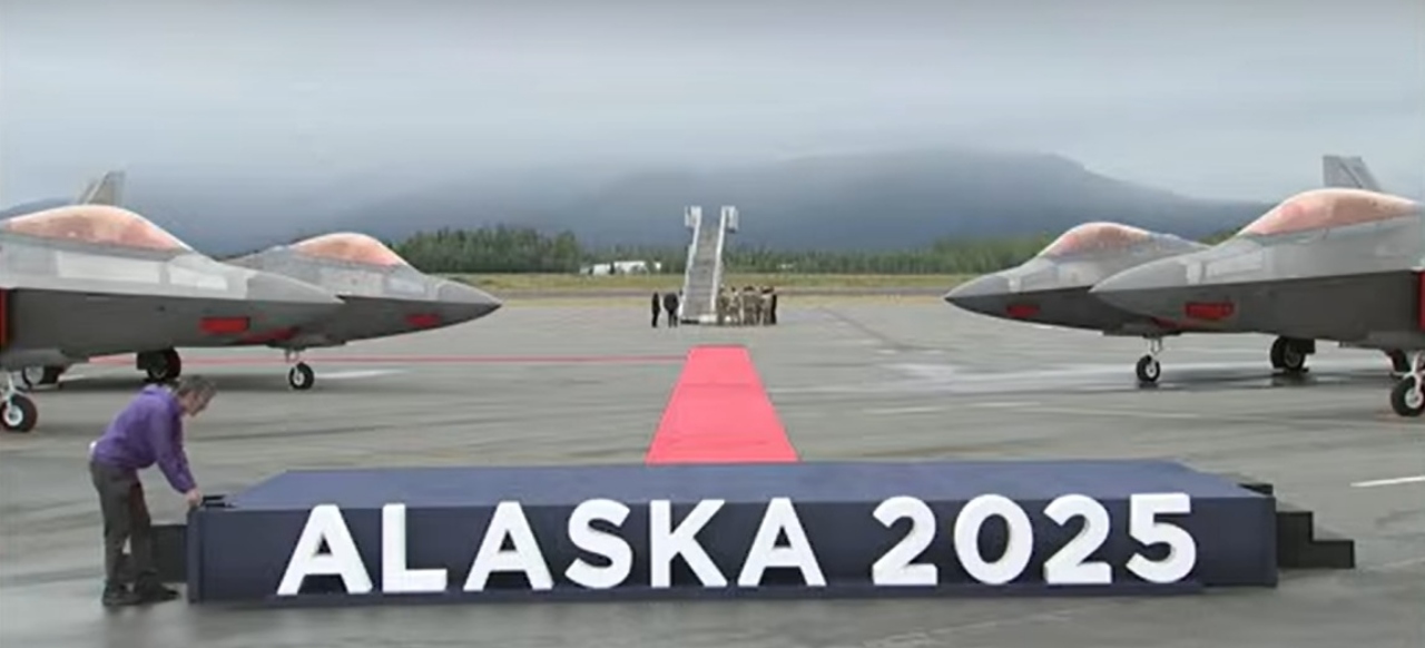 Trump, Putin și ”valiza nucleară” au ajuns în Alaska. Schimbare de ultimă oră: întâlnirea va fi în format trei la trei