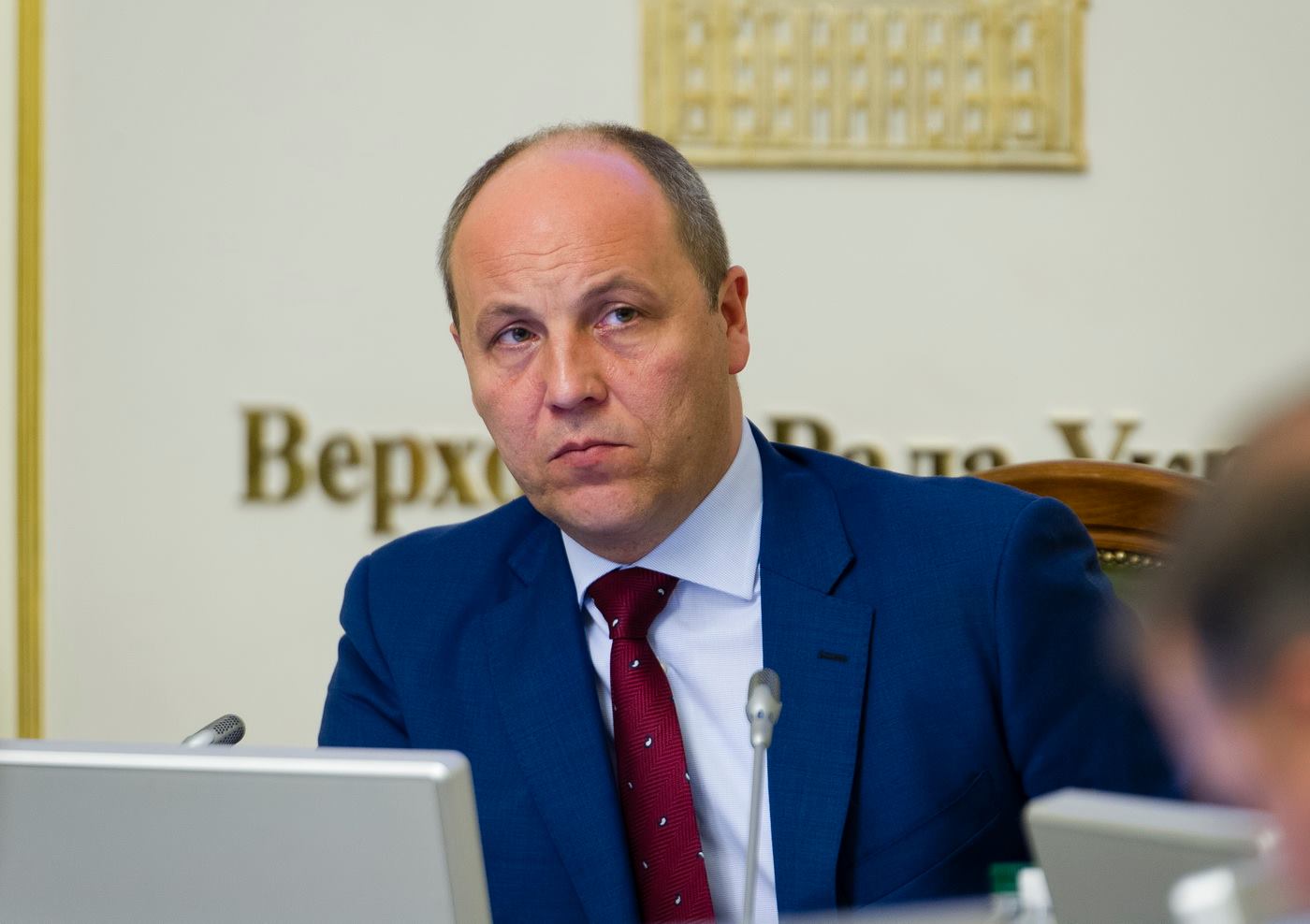 Momentul asasinării fostului președinte al Parlamentului Ucrainei, surprins de camerele video. Schema folosită de atacator ca să-l ucidă pe Andrii Parubîi VIDEO