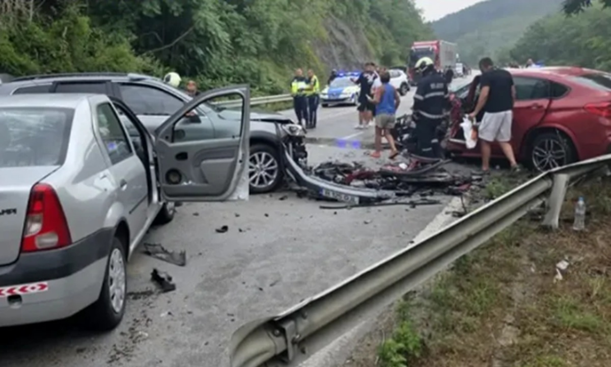 Accident cu 10 victime în Bulgaria, cinci sunt români. Răniții, aduși de urgență în România cu un elicopter Black Hawk