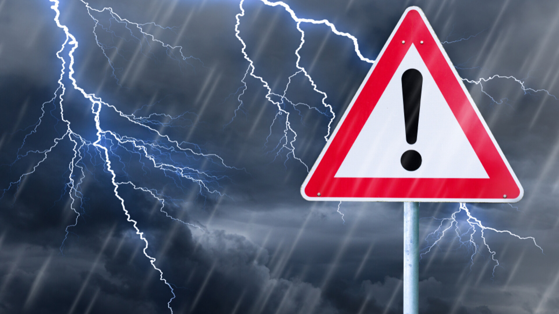 Alertă de fenomene extreme de la ANM. Furtuni şi vremea rea în 17 judeţe din România, VINE URGIA