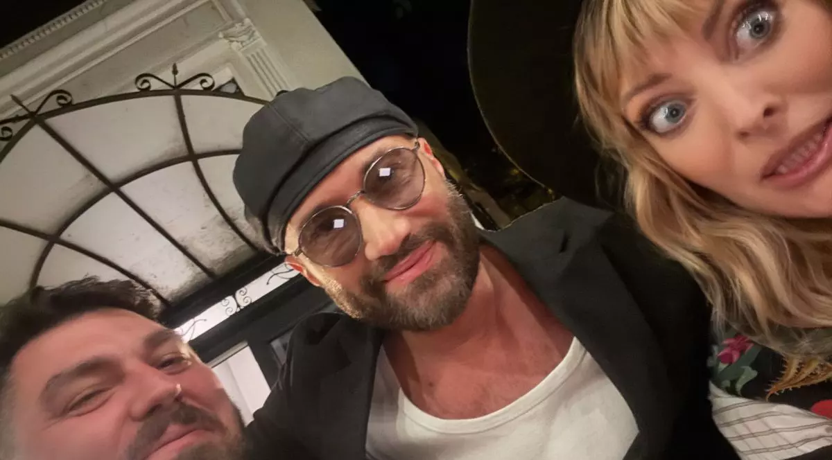 Mihai Bendeac, filmat beat pe străzile din Bucureşti. „Vai, ce ruşine îmi e… Sunt niște oameni în jur care se uită foarte dubios la mine!” VIDEO