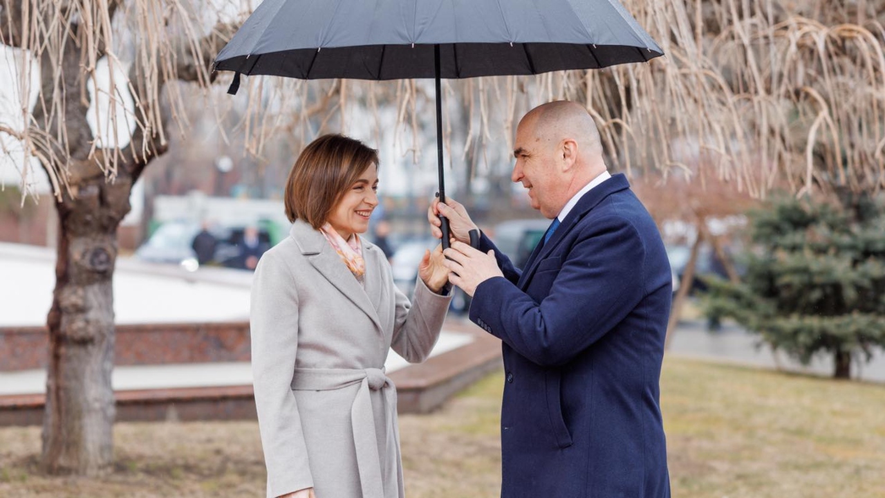 Ilie Bolojan, mesaj de ultimă oră pentru cetățenii Republicii Moldova: „Este, așadar, pasul firesc al relației noastre frățești”. Emmanuel Macron și alți lideri europeni, prezenți la Chișinău înainte de alegerile de peste Prut