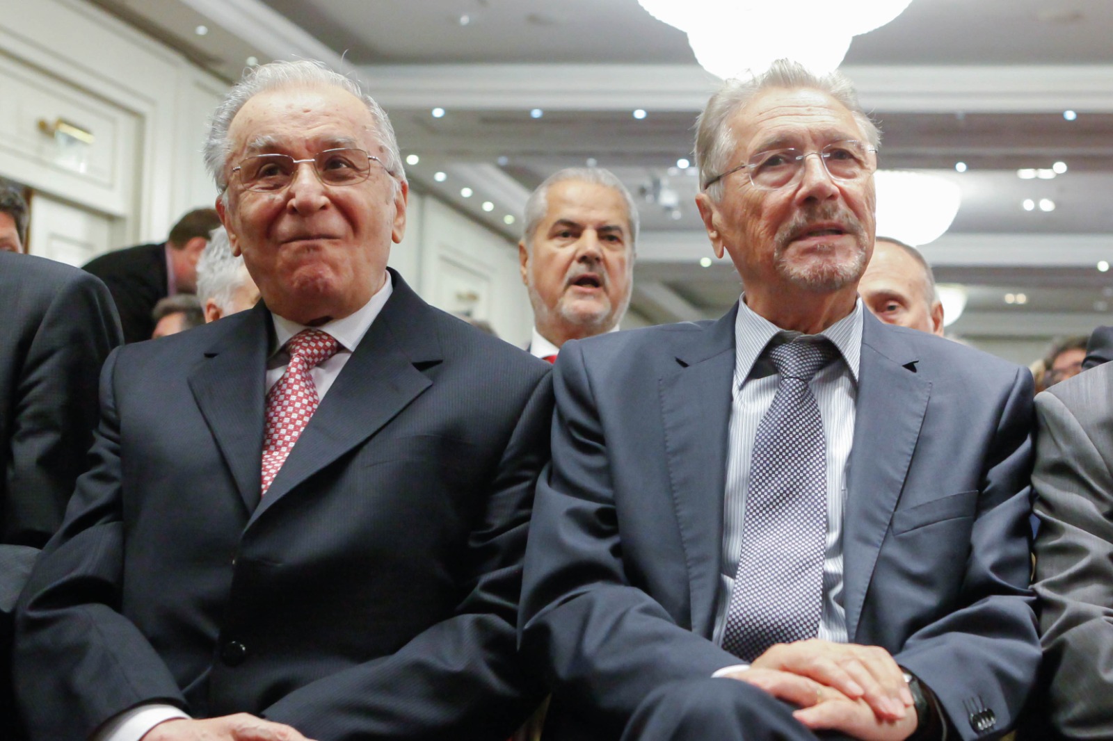 Emil Constantinescu, mesaj sec la moartea lui Iliescu: „A trecut dincolo de hotarul judecății contemporanilor săi la judecata Istoriei”