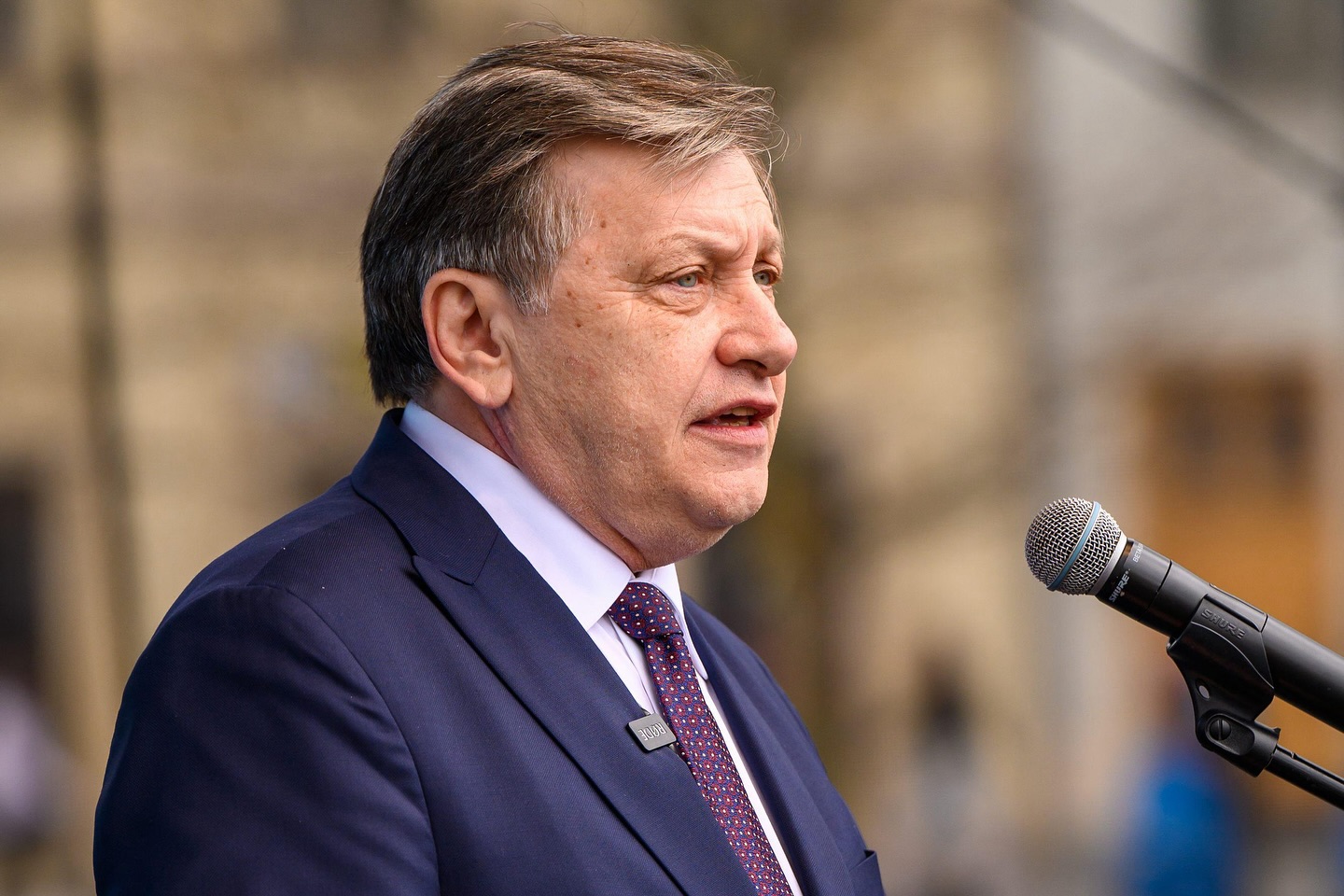 Crin Antonescu îl atacă dur pe președintele României, absent de la înmormântarea lui Ion Iliescu: ”Nicușor stă ascuns într-un birou. Nu are curajul nici să aprindă o lumânare”