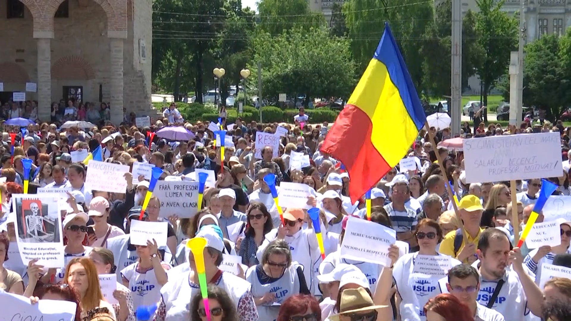 Revolua profesorilor, fără efecte, ministru pleacă în vacanţă. Sindicatele ameninţă cu blocarea anului şcolar