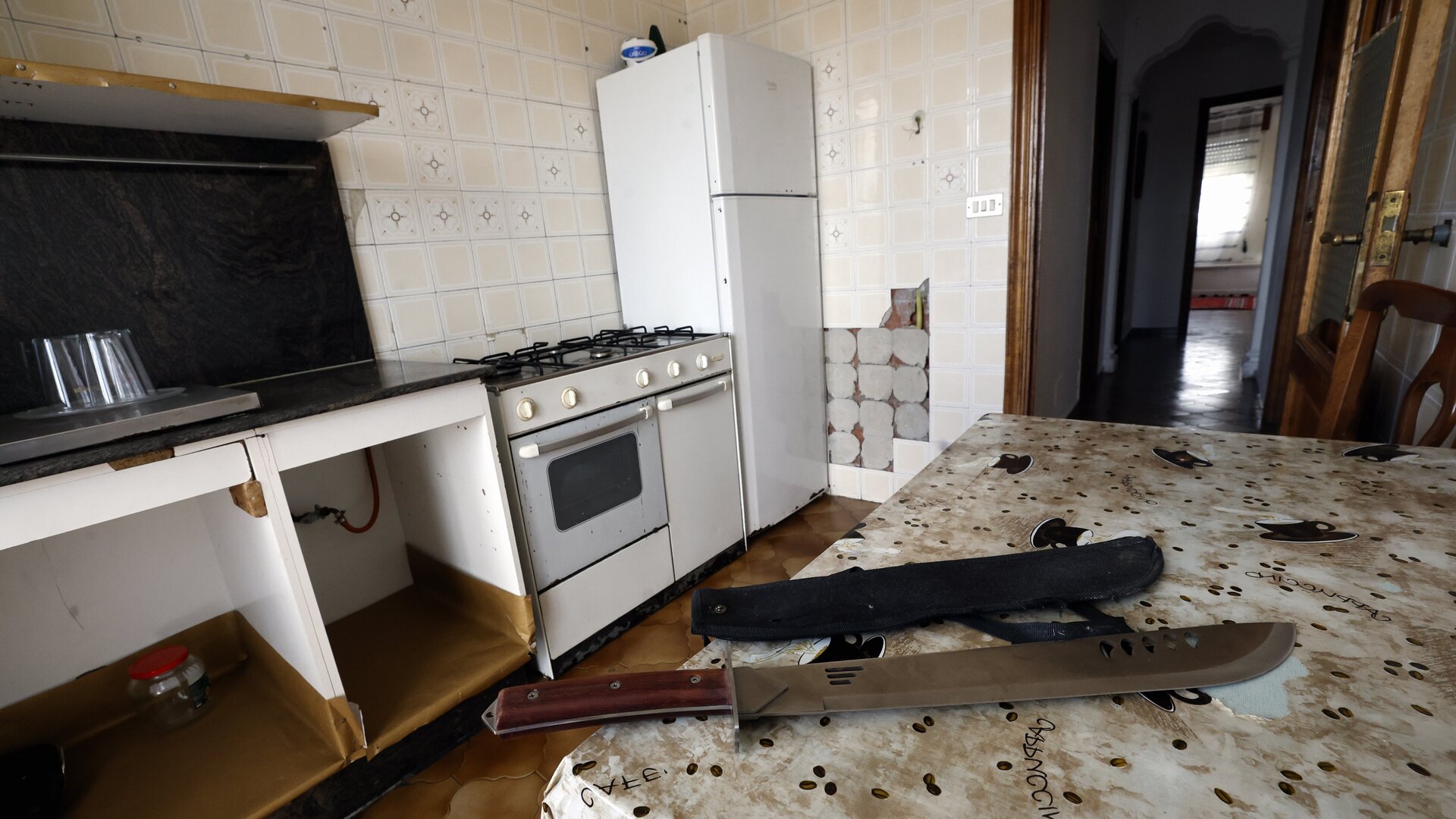O familie de români au produs dezastru într-un apartament închiriat în Spania. Au plătit doar o lună de chirie în șapte ani, au furat tot din casă și au lăsat în urmă o macetă