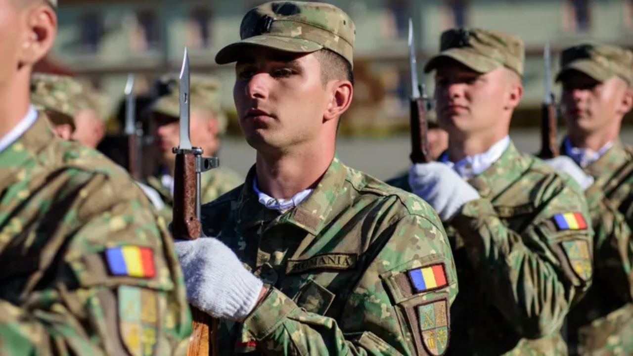 Aproape trei sferturi dintre români au o părere bună despre introducerea stagiului militar pe bază de voluntariat – Sondaj INSCOP