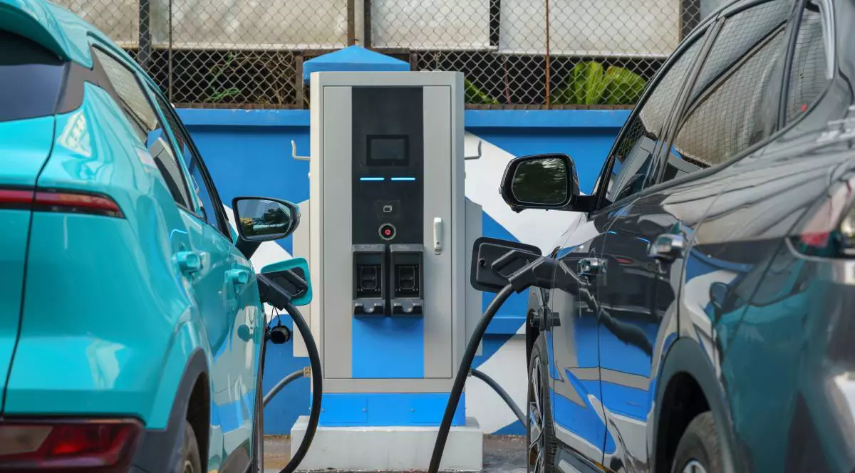 Pachetul 2 vine cu o nouă formulă de calcul pentru impozitul auto. Pentru prima dată, proprietarii de mașini electrice vor fi și ei taxați