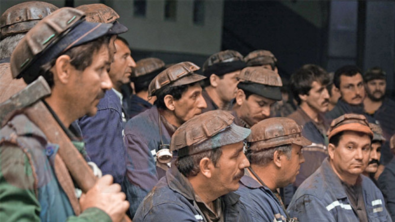 Vin minerii la București. Protest cu 1.000 de oameni anunțat pentru marți în fața Guvernului