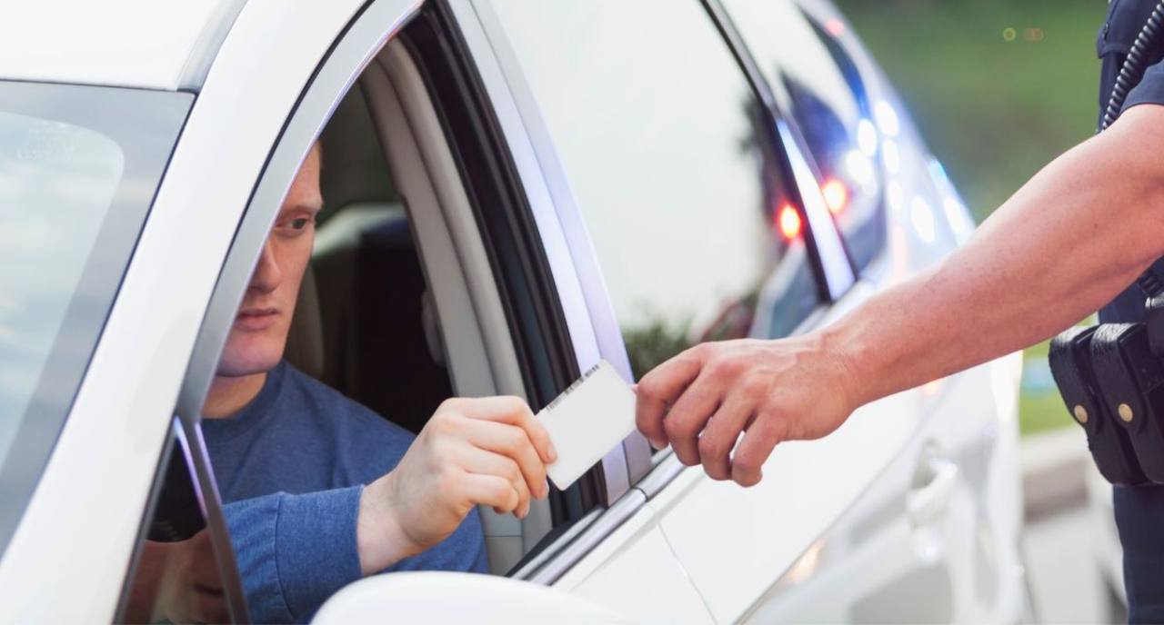 Amendă de până la 1.160 lei dacă nu ai toate documentele la tine în cazul unui control al poliției