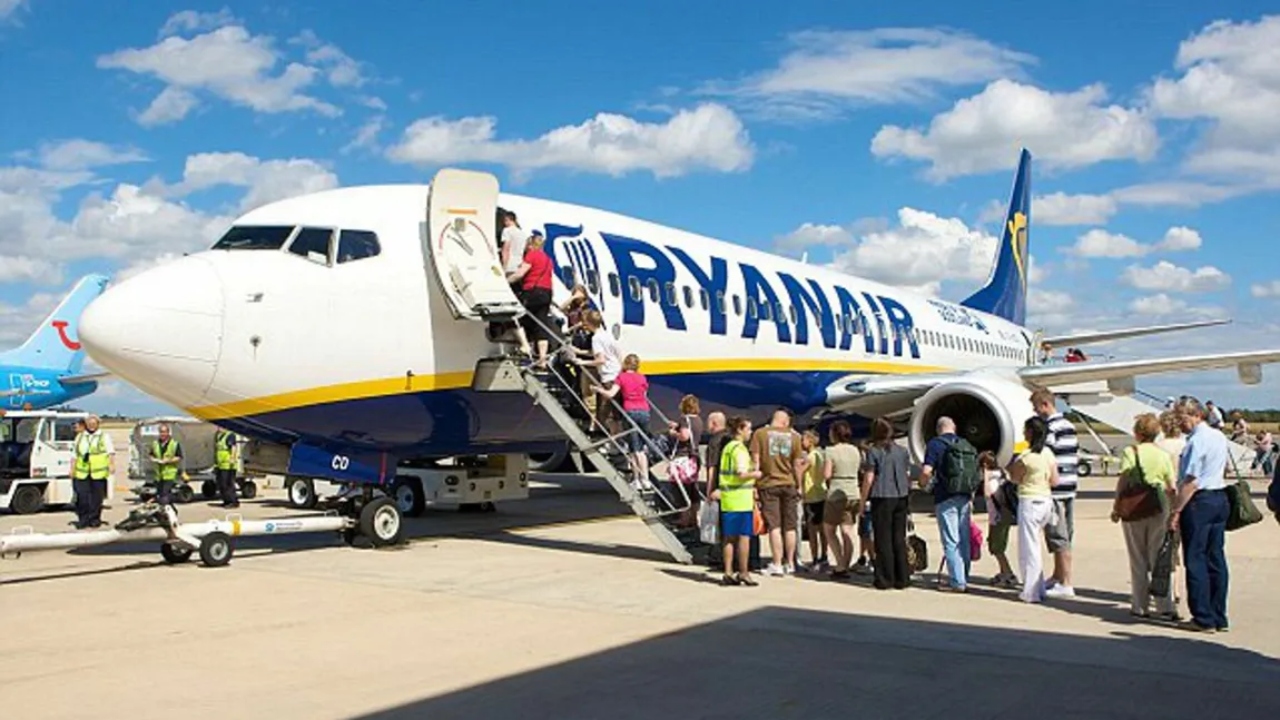 Ryanair dă bonusuri angajaților din aeroport care găsesc bagaje supradimensionate. Care este mărimea maximă a bagajelor ce pot fi luate în avion