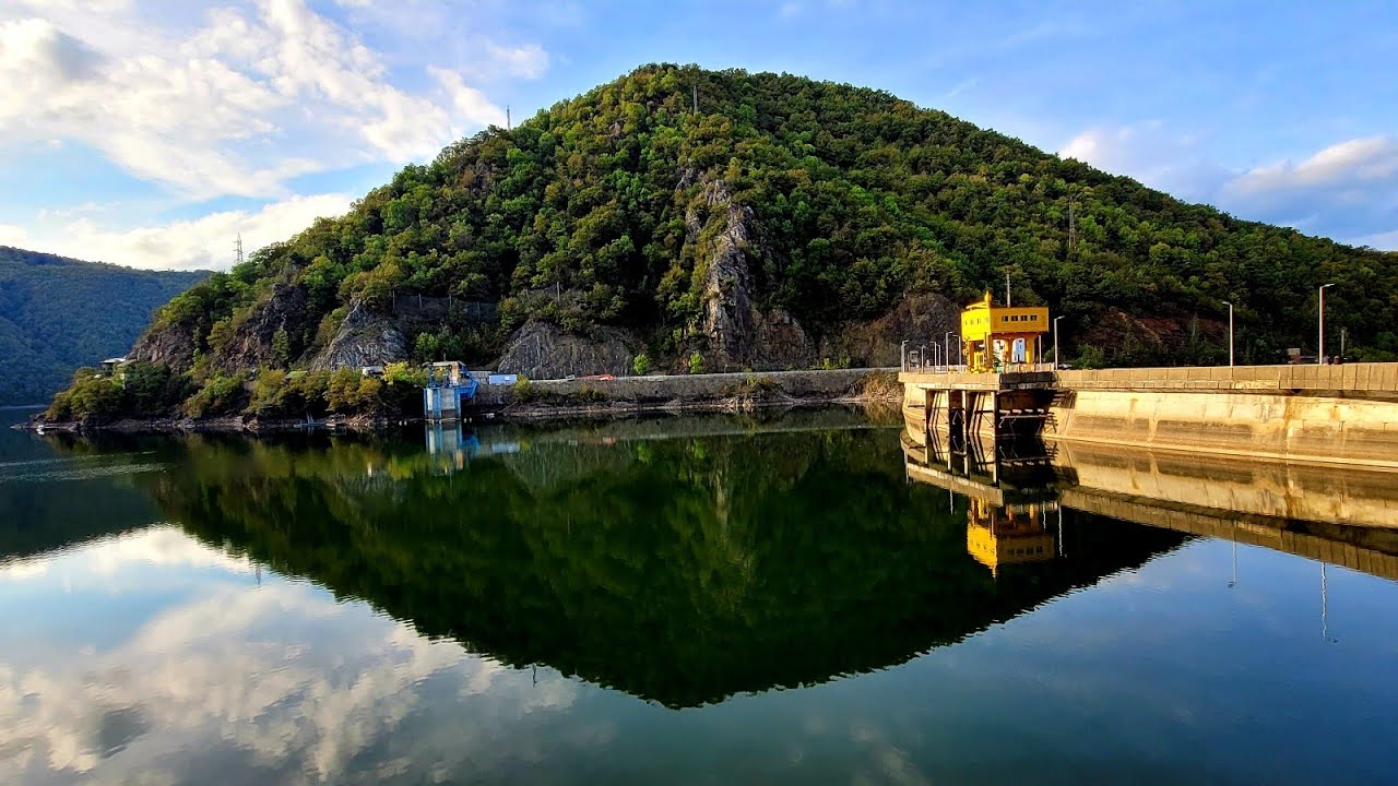 Femeie din Cluj, omorâtă de soț cu mai multe lovituri de cuțit. Bărbatul a fost găsit mort pe malul lacului Tarnița